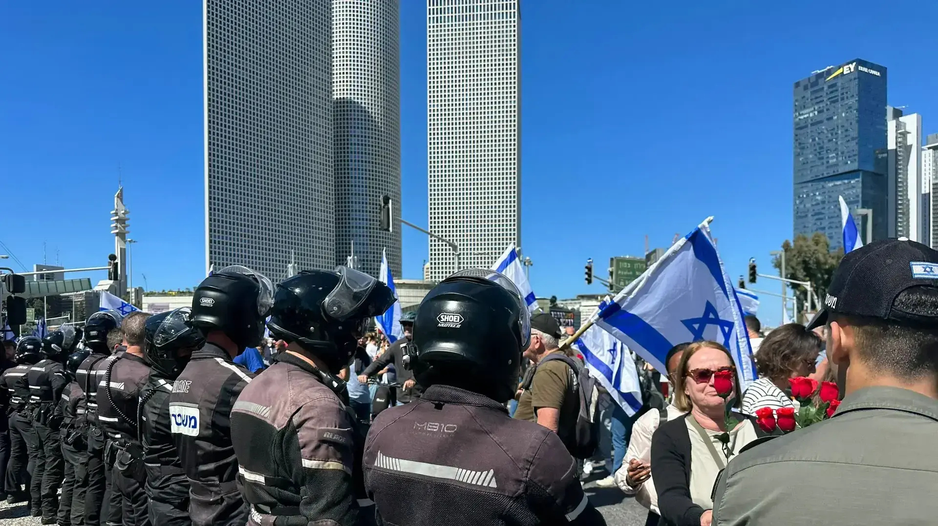 מחאה נגד המהפכה המשפטית בטרמינל 3, נתב"ג, 9 במרץ 2023 מחאה נגד המהפכה המשפטית בטרמינל 3, נתב"ג, 9 במרץ 2023