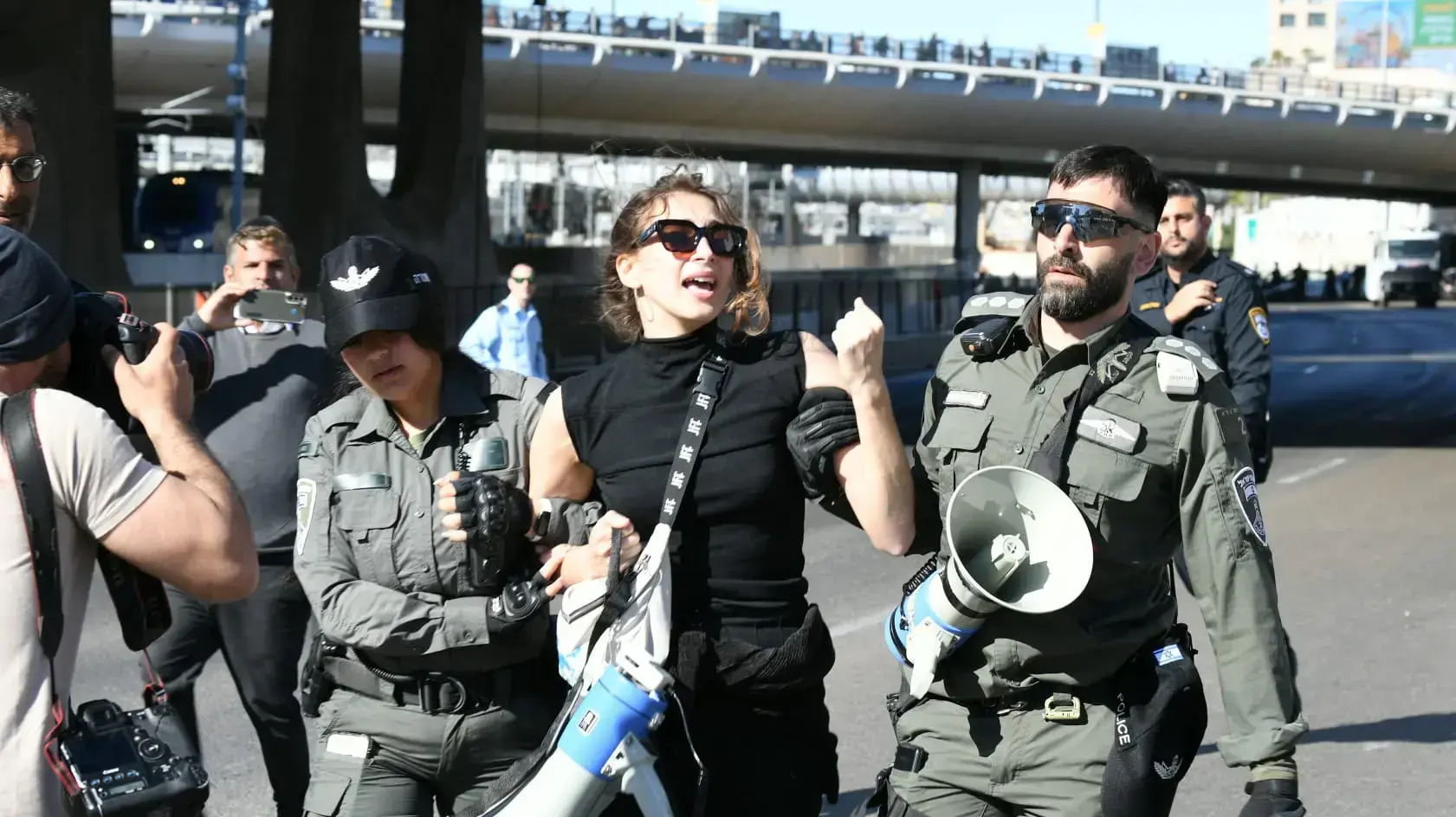 מעצר מפגינים נגד המהפכה המשפטית, נתיבי איילון, 9 במרץ 2023 מעצר מפגינים נגד המהפכה המשפטית, נתיבי איילון, 9 במרץ 2023