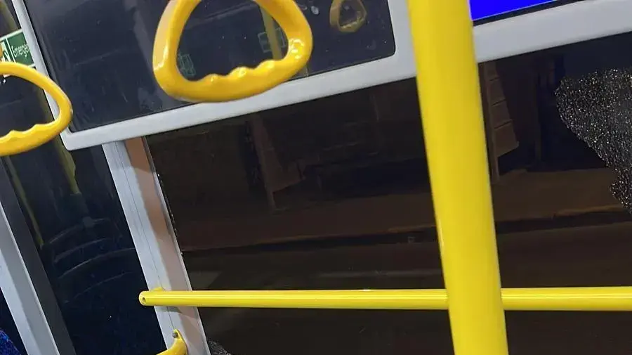 ונדליזם וגרימת נזקים לתחנות אוטובוס ואוטובסים, רהט