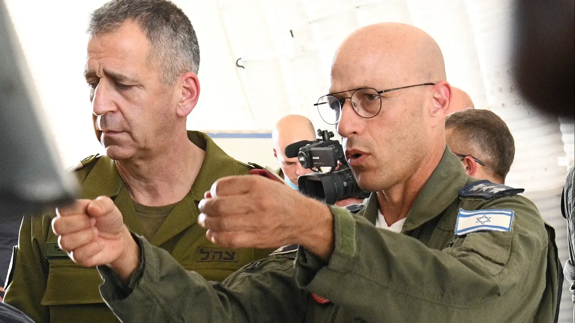 גלעד פלד, לשעבר מפקד בסיס רמת דוד והרמטכ"ל אביב כוכבי, 4 בספטמבר 2021 גלעד פלד, לשעבר מפקד בסיס רמת דוד והרמטכ"ל אביב כוכבי, 4 בספטמבר 2021