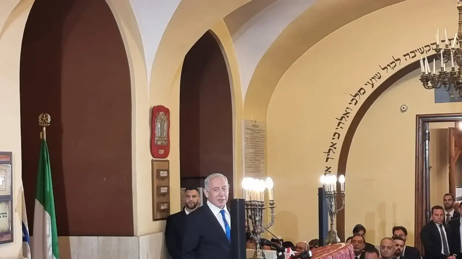 רה"מ בנימין נתניהו במפגש עם נציגי הקהילה היהודית, בית הכנסת הספרדי במוזיאון יהדות איטליה, רומא, 9 במרץ 2023 רה"מ בנימין נתניהו במפגש עם נציגי הקהילה היהודית, בית הכנסת הספרדי במוזיאון יהדות איטליה, רומא, 9 במרץ 2023