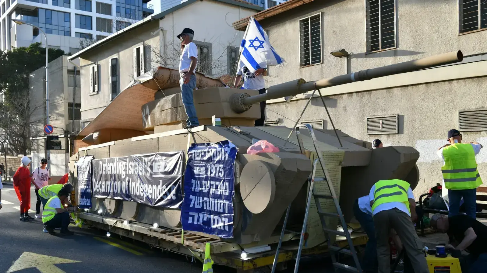 נערכים להפגנה בתל אביב, 11 במרץ 2023 נערכים להפגנה בתל אביב, 11 במרץ 2023
