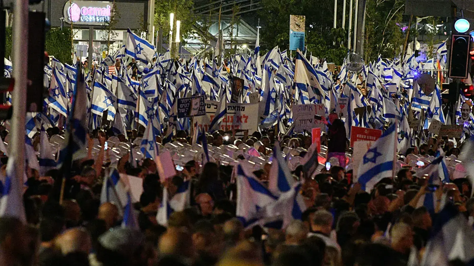 הפגנה נגד המהפכה המשפטית בתל אביב, 11 במרץ 2023 הפגנה נגד המהפכה המשפטית בתל אביב, 11 במרץ 2023