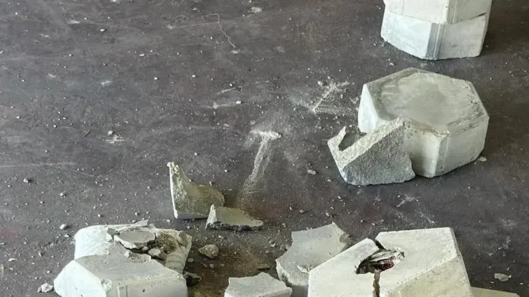 רשות המסים סיכלה הברחה של 4 טון טבק לנרגילה שהוסלקו בתוך אבני מדרכה