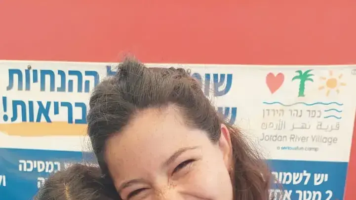 משמאל: אביגיל, בתו של בן כספית משמאל: אביגיל, בתו של בן כספית
