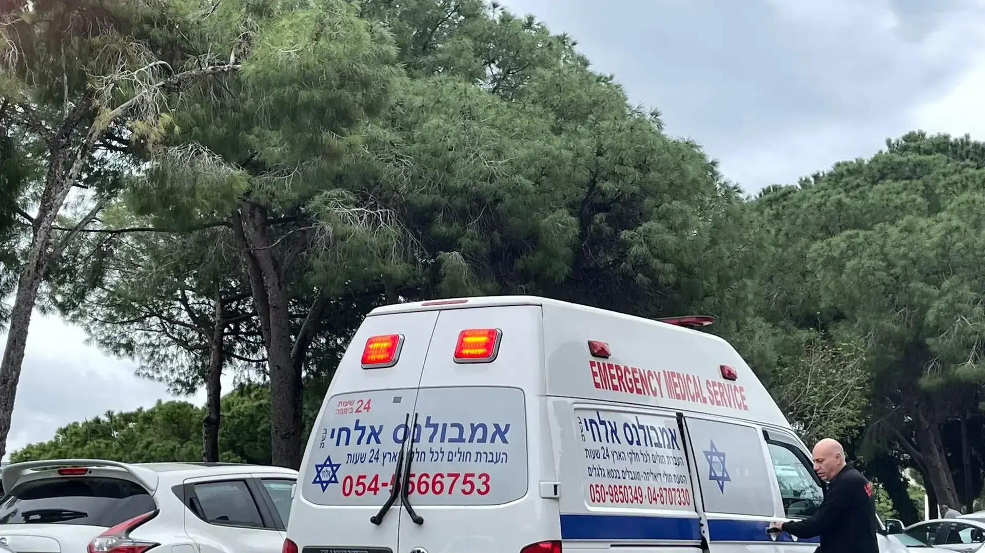 מורות חשו ברע לאחר שהריחו ריח רע מהביוב, בסניף אחוזה של בית הספר הריאלי העברי בחיפה. מורות חשו ברע לאחר שהריחו ריח רע מהביוב, בסניף אחוזה של בית הספר הריאלי העברי בחיפה.
