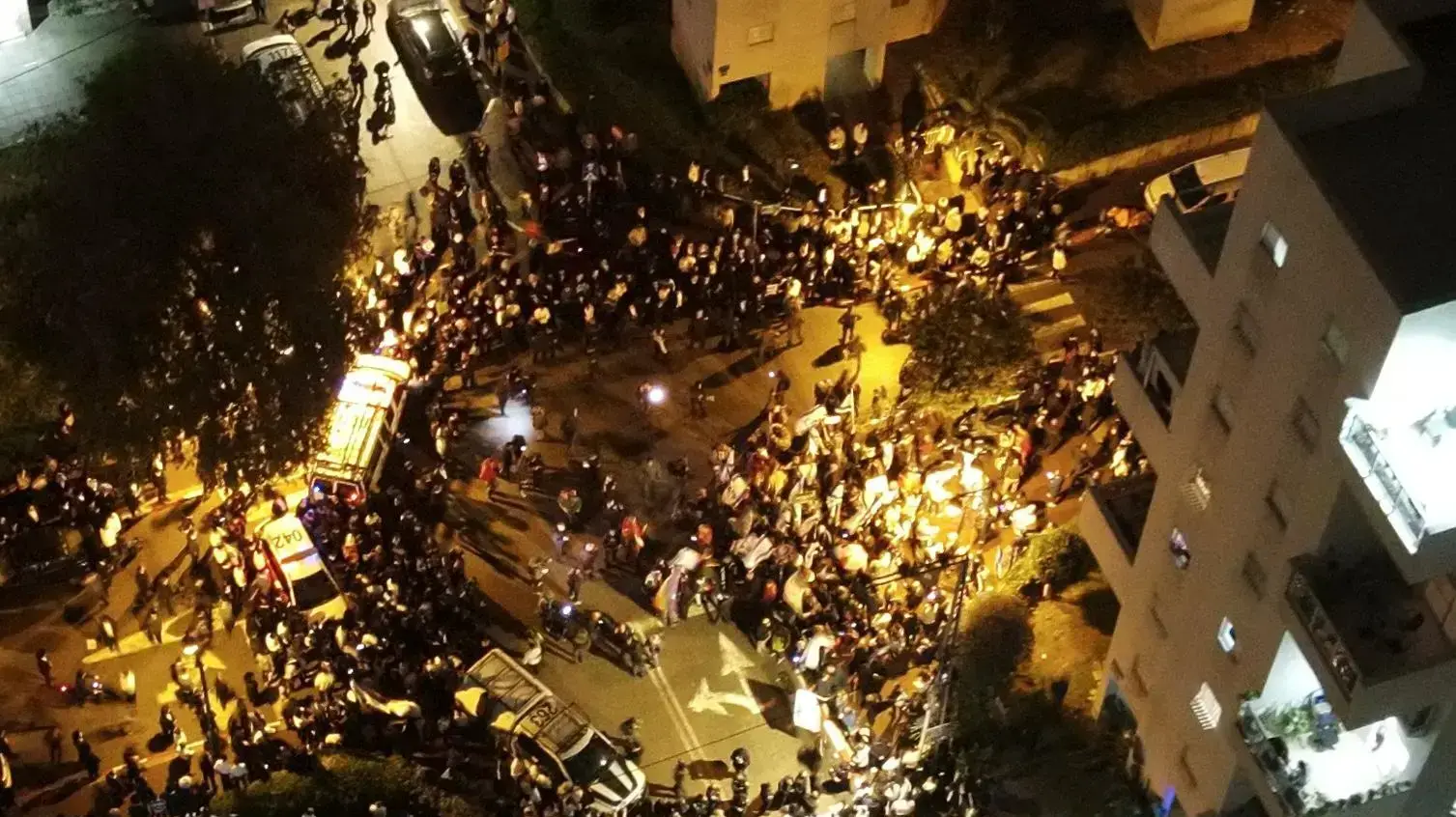 הפגנה מול ביתי של ח"כ משה גפני במחאה על המחאה המשפטית 14 במרץ 2023 הפגנה מול ביתי של ח"כ משה גפני במחאה על המחאה המשפטית 14 במרץ 2023