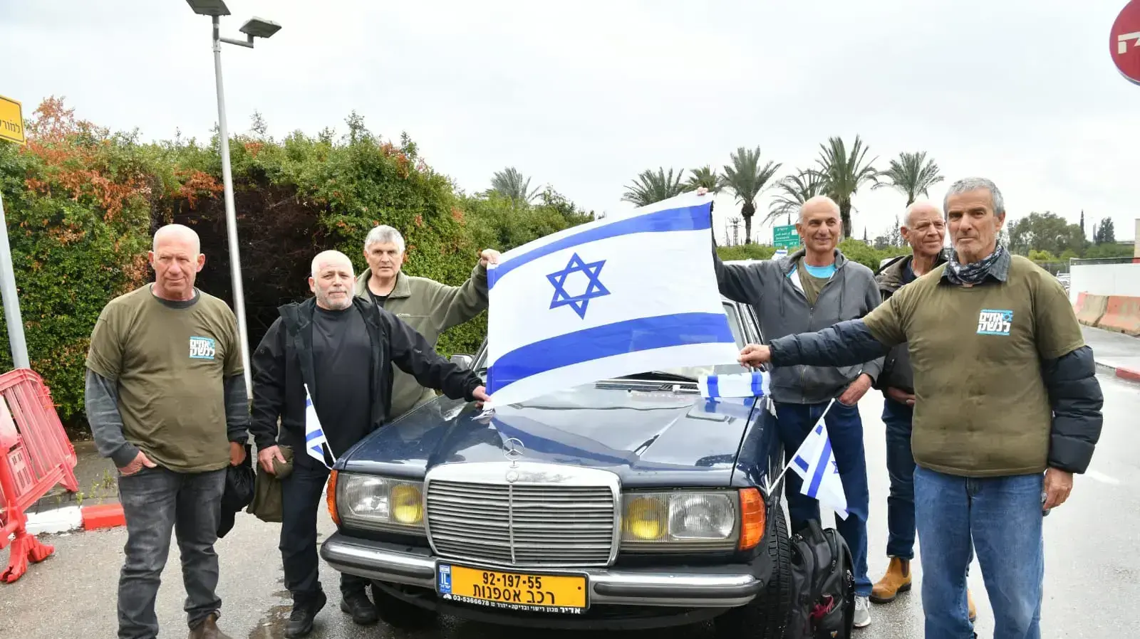שיירה שמובילים פקודיו של יוני נתניהו מסיירת מטכ"ל, יחד עם לוחמים מגולני ומהצנחנים אשר לקחו חלק במבצע יונתן לקראת טיסתו של רה"מ נתניהו לברלין, נתב"ג, 15 במרץ 2023 שיירה שמובילים פקודיו של יוני נתניהו מסיירת מטכ"ל, יחד עם לוחמים מגולני ומהצנחנים אשר לקחו חלק במבצע יונתן לקראת טיסתו של רה"מ נתניהו לברלין, נתב"ג, 15 במרץ 2023