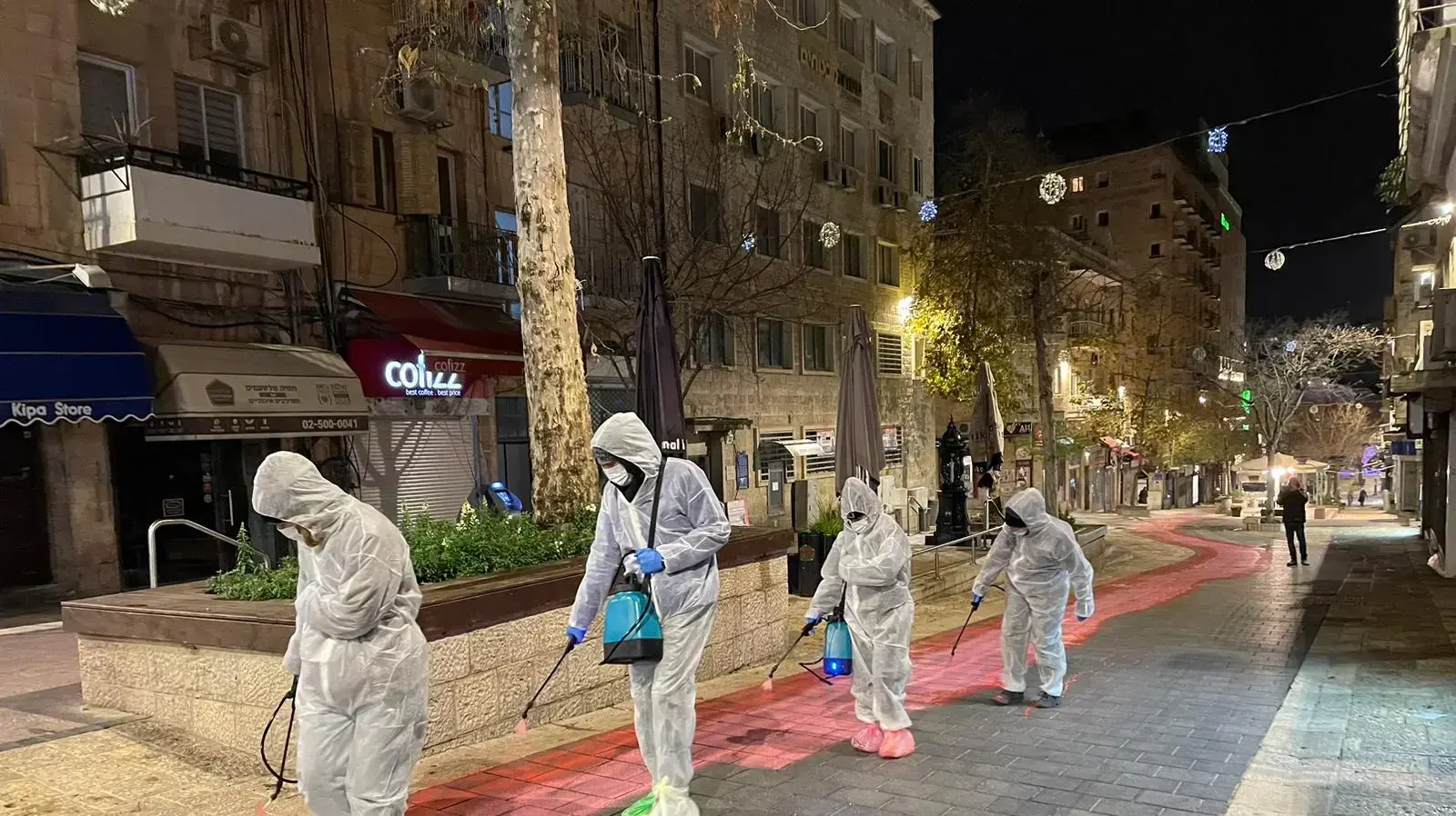 פעילים מרססים צבע אדום בירושלים לרגל יום ההתנגדות למהפכה המשפטית, 16 במרץ 2023 פעילים מרססים צבע אדום בירושלים לרגל יום ההתנגדות למהפכה המשפטית, 16 במרץ 2023