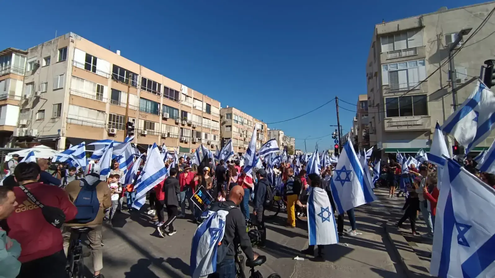 שיעור אזרחות במסגרת הפגנה נגד המהפכה המשפטית, ת"א, 16 במרץ 2023 שיעור אזרחות במסגרת הפגנה נגד המהפכה המשפטית, ת"א, 16 במרץ 2023