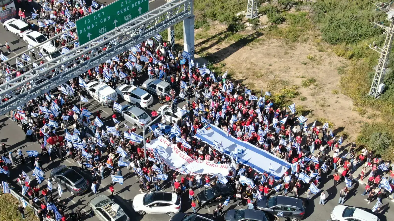הפגנה נגד המהפכה המשפטית, הכפר הירוק, 16 במרץ 2023 הפגנה נגד המהפכה המשפטית, הכפר הירוק, 16 במרץ 2023