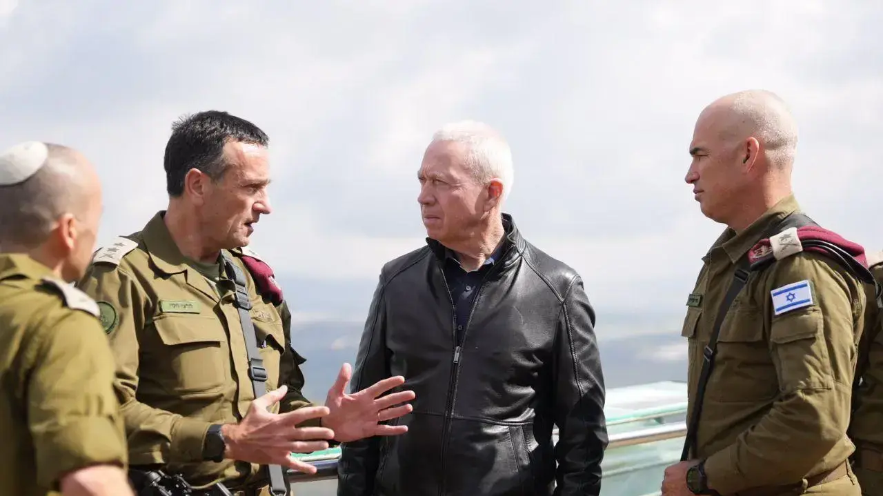 שר הביטחון יואב גלנט, ביקר בעוצבת הגליל - אוגדה 91 עם הרמטכ״ל רב-אלוף הרצי הלוי, מפקד פיקוד הצפון האלוף אורי גורדין ומפקד עוצבת הגליל תת-אלוף שי קלפר, 16 במרץ 2023 שר הביטחון יואב גלנט, ביקר בעוצבת הגליל - אוגדה 91 עם הרמטכ״ל רב-אלוף הרצי הלוי, מפקד פיקוד הצפון האלוף אורי גורדין ומפקד עוצבת הגליל תת-אלוף שי קלפר, 16 במרץ 2023