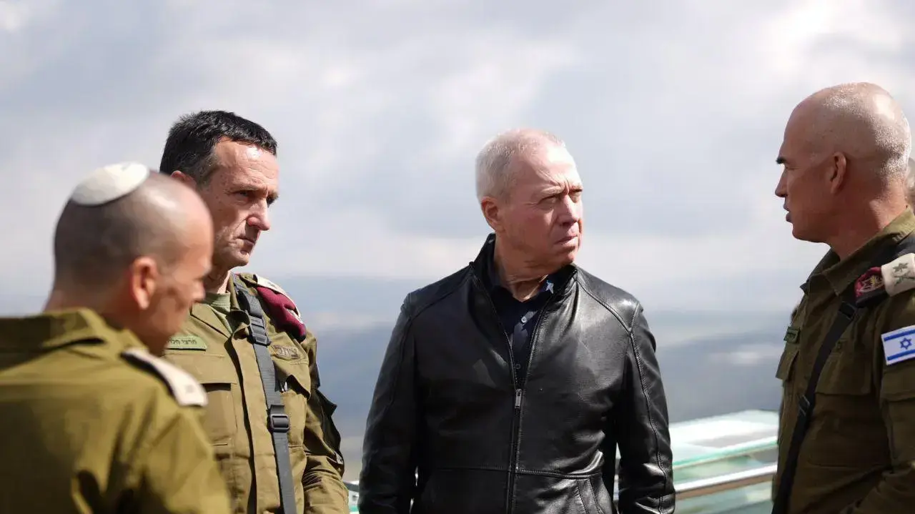 שר הביטחון יואב גלנט, ביקר בעוצבת הגליל - אוגדה 91 עם הרמטכ״ל רב-אלוף הרצי הלוי, מפקד פיקוד הצפון האלוף אורי גורדין ומפקד עוצבת הגליל תת-אלוף שי קלפר, 16 במרץ 2023 שר הביטחון יואב גלנט, ביקר בעוצבת הגליל - אוגדה 91 עם הרמטכ״ל רב-אלוף הרצי הלוי, מפקד פיקוד הצפון האלוף אורי גורדין ומפקד עוצבת הגליל תת-אלוף שי קלפר, 16 במרץ 2023