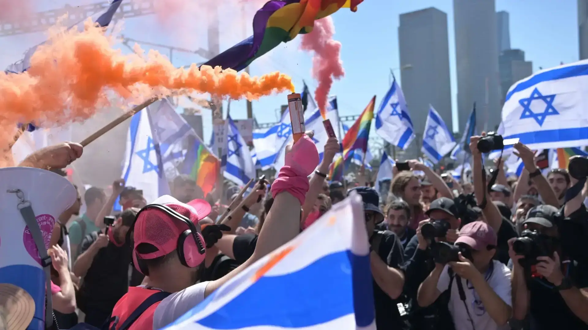מפגינים נגד המהפכה המשפטית חסמו את נתיבי איילון סמוך לדרך השלום מפגינים נגד המהפכה המשפטית חסמו את נתיבי איילון סמוך לדרך השלום