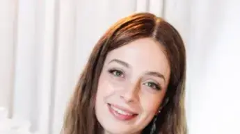 אדל גינצבורג, הוצתה על ידי בעלה לשעבר אדל גינצבורג, הוצתה על ידי בעלה לשעבר