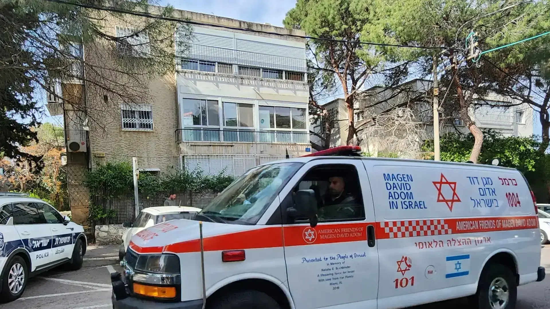 אמבולנס, זירת רצח של אישה בת 31 בחיפה. 17 במרץ 2023