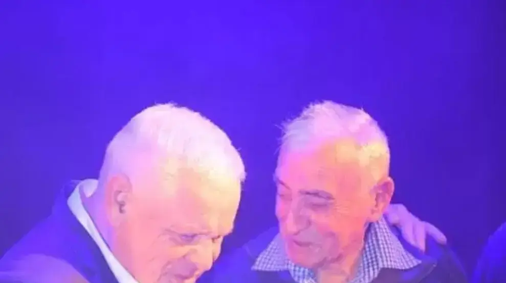 אפרים וולדנר מקבל תעודת הוקרה מרונן פלוט, ראש עיריית נוף הגליל. 18 במרץ 2023 אפרים וולדנר מקבל תעודת הוקרה מרונן פלוט, ראש עיריית נוף הגליל. 18 במרץ 2023