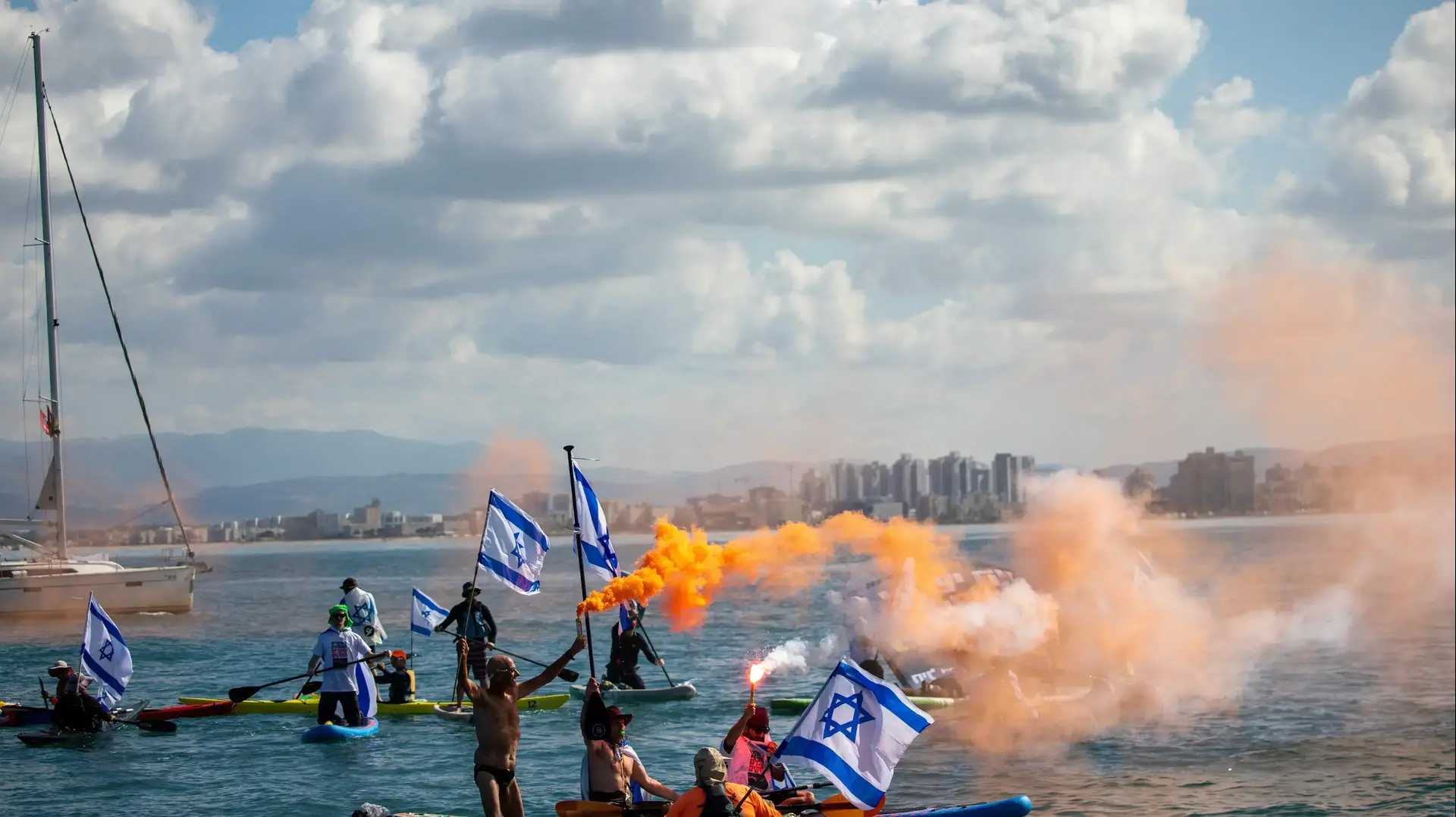 משט מחאה של אנשי מילואים מחיל הים נגד המהפכה המשפטית לחופי נמל חיפה, 9 במרץ 2023 משט מחאה של אנשי מילואים מחיל הים נגד המהפכה המשפטית לחופי נמל חיפה, 9 במרץ 2023