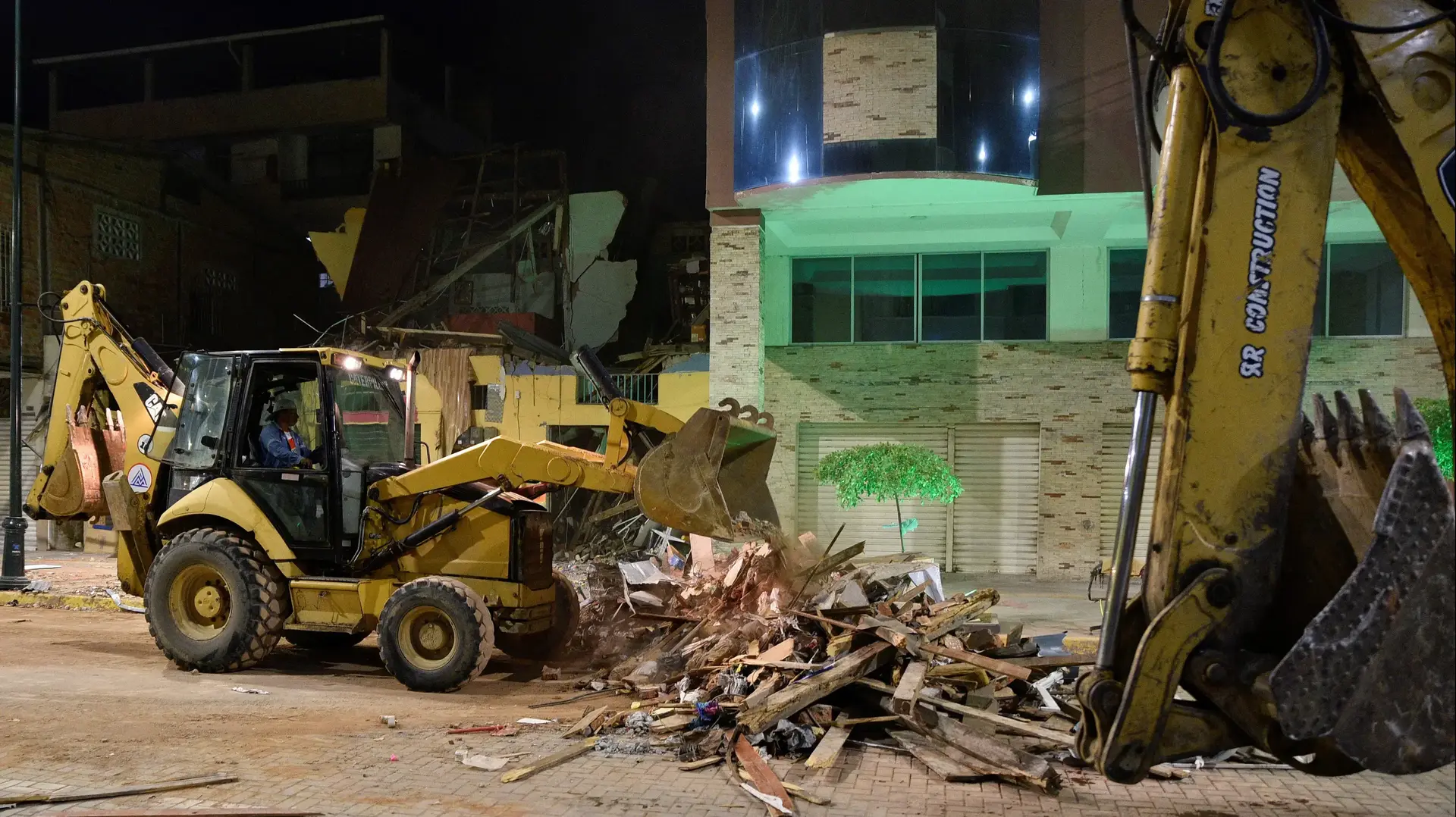 רעידת אדמה בעוצמה 6.8 באקוודור רעידת אדמה בעוצמה 6.8 באקוודור