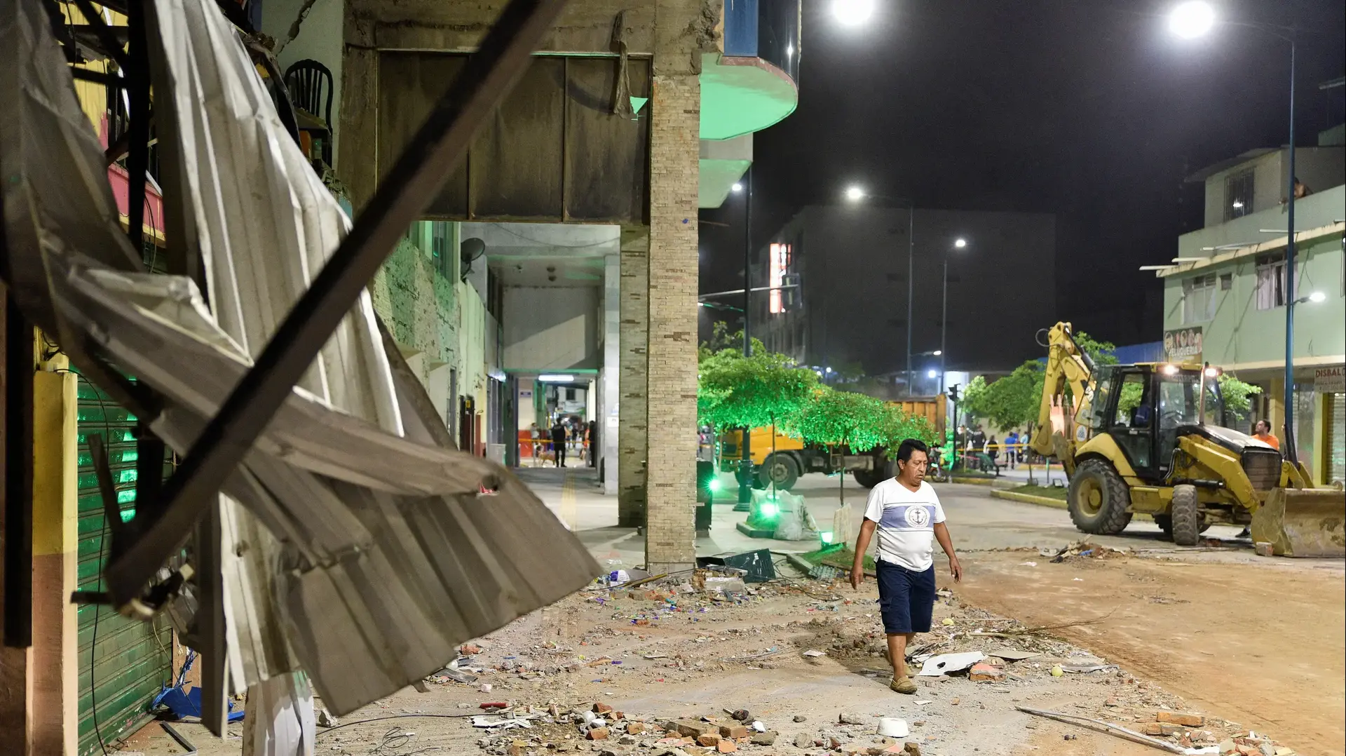 רעידת אדמה בעוצמה 6.8 באקוודור רעידת אדמה בעוצמה 6.8 באקוודור