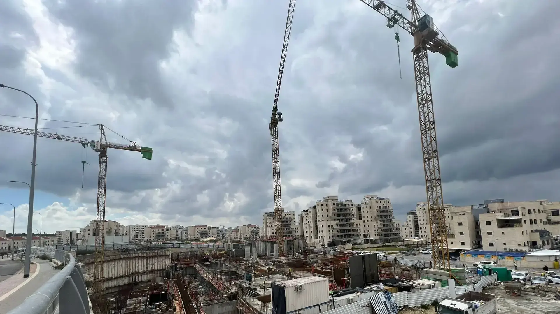 מכתב הרבנים שמאיים לשנות את כללי הבנייה רבת הקומות בישראל. מכתב הרבנים שמאיים לשנות את כללי הבנייה רבת הקומות בישראל.