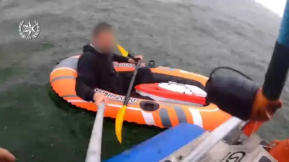 שוטרי מחוז צפון חילצו דייג שנסחף בסירת גומי ולא הצליח לשוב
20.03.23