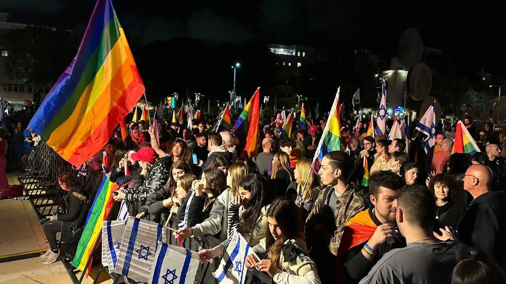 עצרת לציון 35 שנה לביטול האיסור על משכב זכר בכיכר הבימה בתל אביב. 21 במרץ 2022 עצרת לציון 35 שנה לביטול האיסור על משכב זכר בכיכר הבימה בתל אביב. 21 במרץ 2022