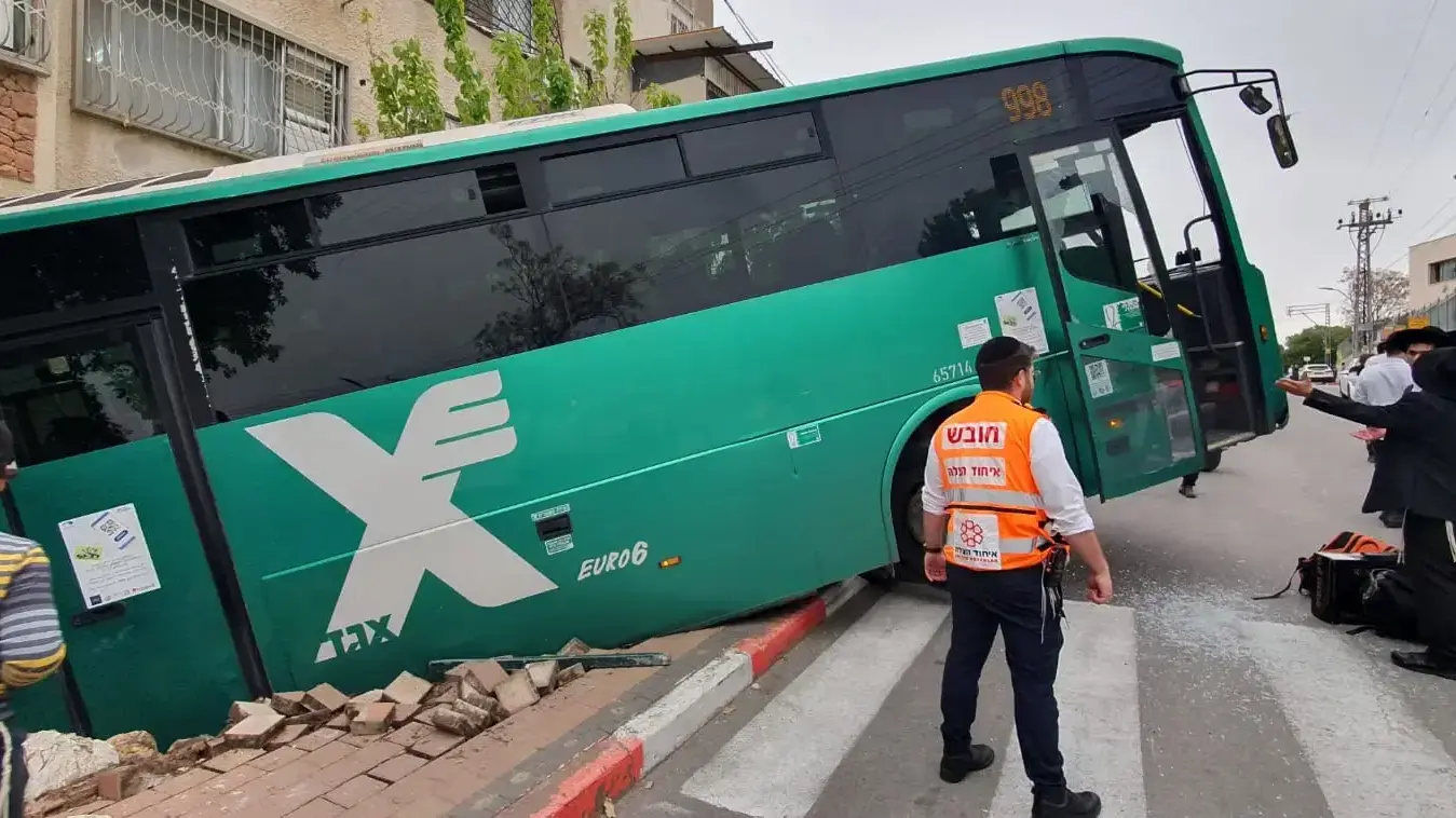 אוטובוס הדרדר ביישוב רכסים 22 במרץ 2023