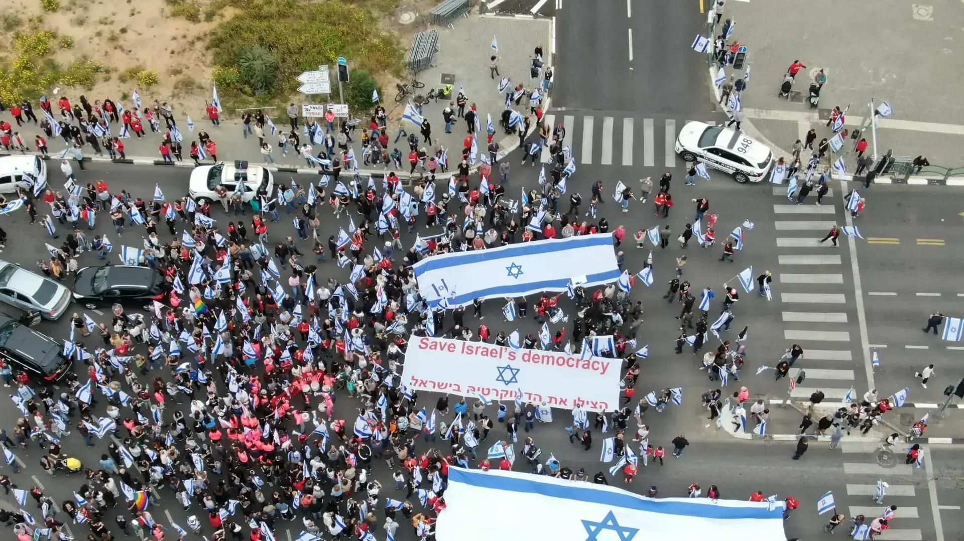 חסימת כביש במסגרת הפגנה נגד המהפכה המשפטית,צומת הכפר הירוק, 23 במרץ 2023 חסימת כביש במסגרת הפגנה נגד המהפכה המשפטית,צומת הכפר הירוק, 23 במרץ 2023