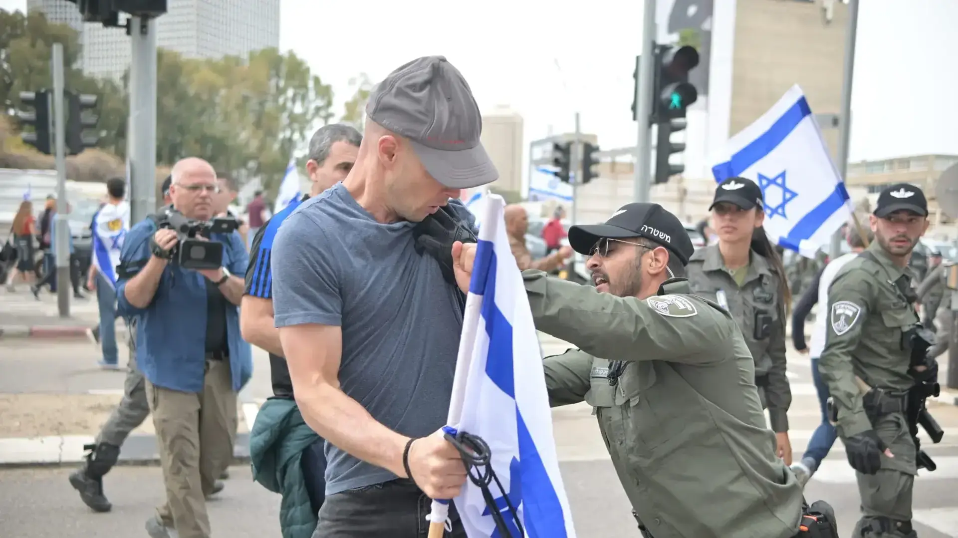 מעצרים במהלך הפגנה נגד המהפכה המשפטית, קפלן תל אביב, 23 במרץ 2023 מעצרים במהלך הפגנה נגד המהפכה המשפטית, קפלן תל אביב, 23 במרץ 2023