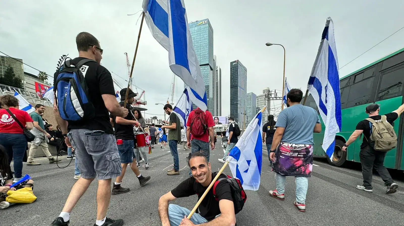 מפגינים על איילון. 23 במרץ 2023 מפגינים על איילון. 23 במרץ 2023