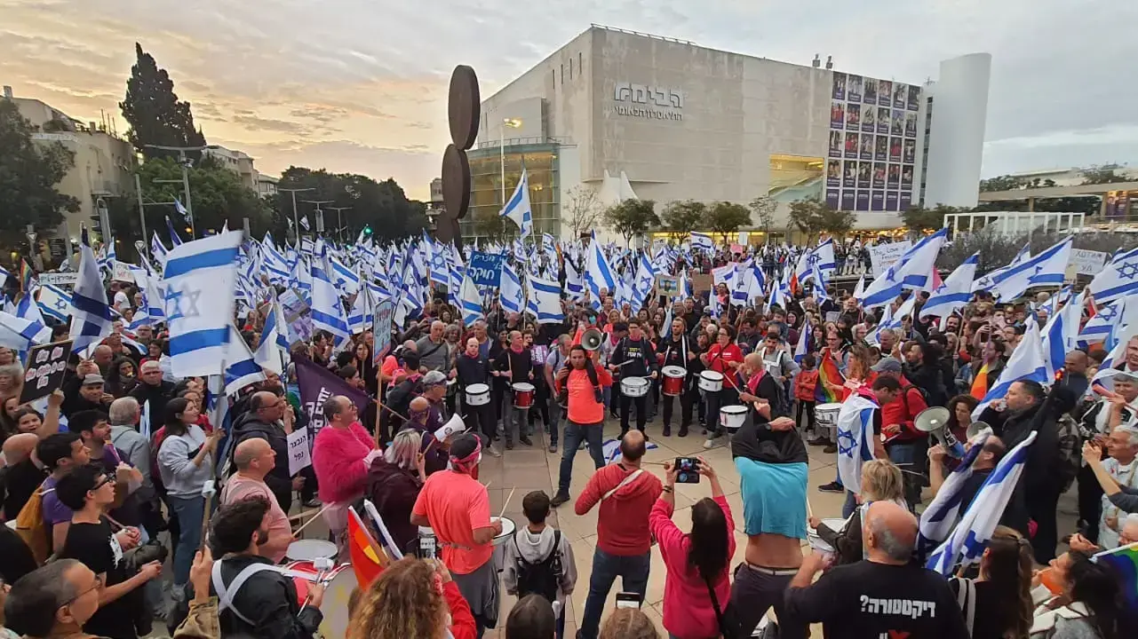 הכנות לקראת הפגנה נגד המהפכה המשפטית, קפלן ת"א, 25 במרץ 2023