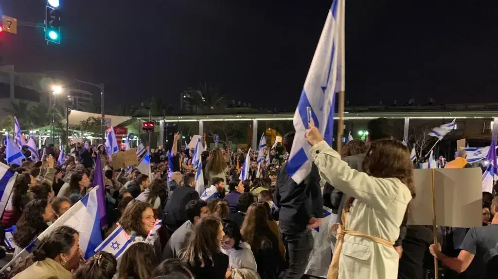 מפגינים בבאר שבע, הערב מפגינים בבאר שבע, הערב