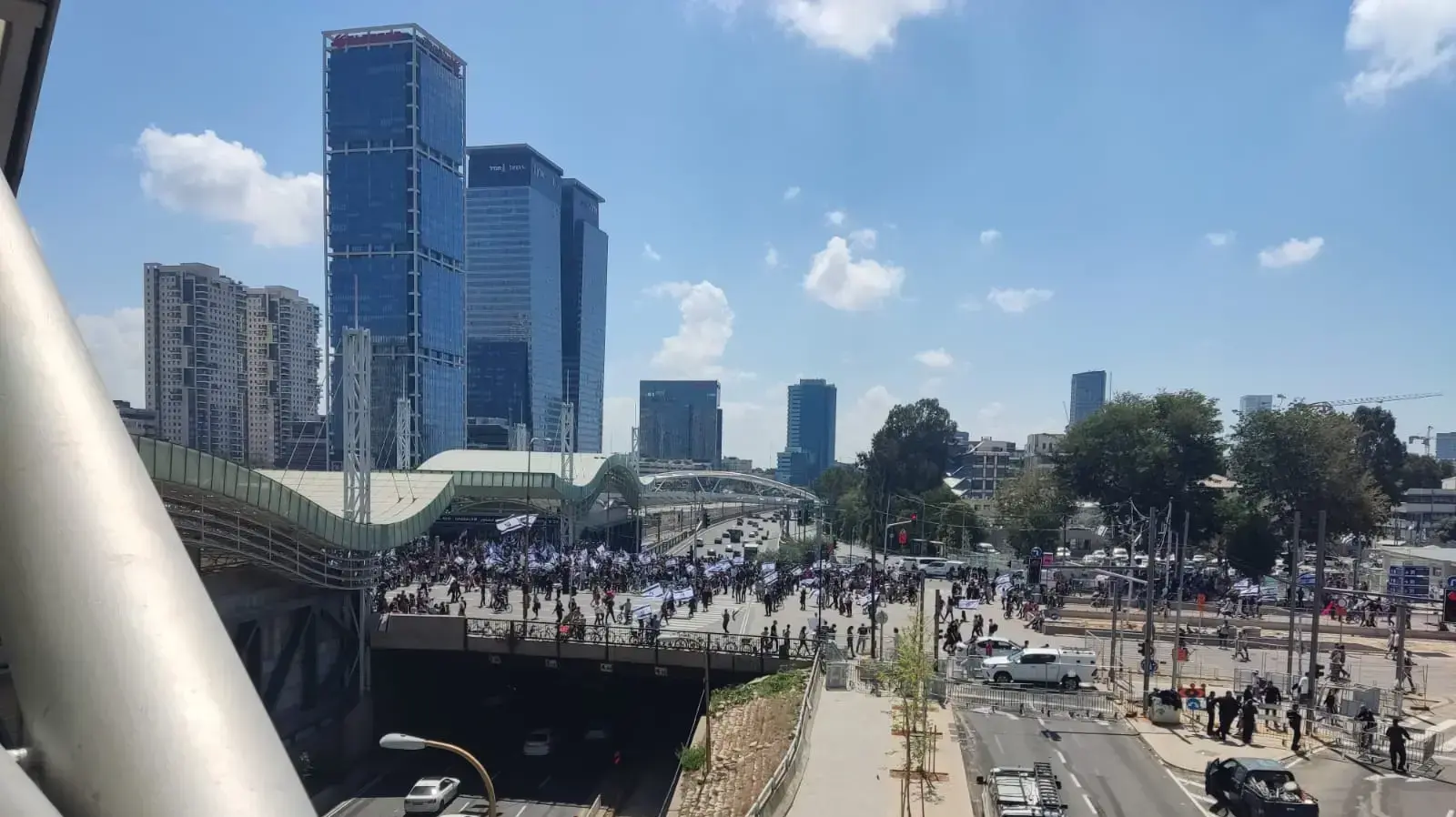 הפגנה נגד המהפכה המשפטית דרך השלום, תל אביב. 27 במרץ 2023 הפגנה נגד המהפכה המשפטית דרך השלום, תל אביב. 27 במרץ 2023