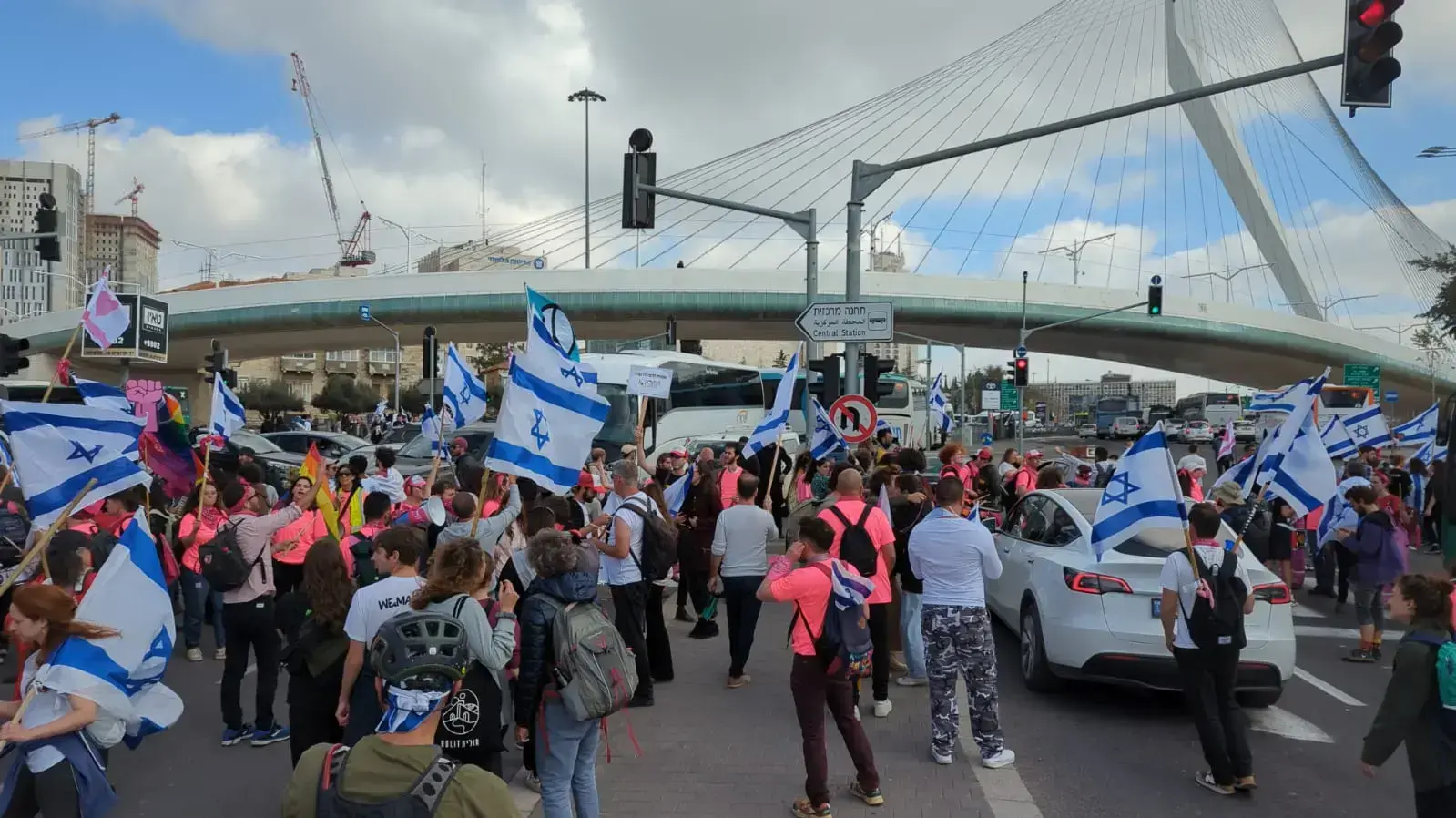 הפגנה נגד המהפכה המשפטית, גשר המיתרים,ירושלים, 27 במרץ 2023 הפגנה נגד המהפכה המשפטית, גשר המיתרים,ירושלים, 27 במרץ 2023