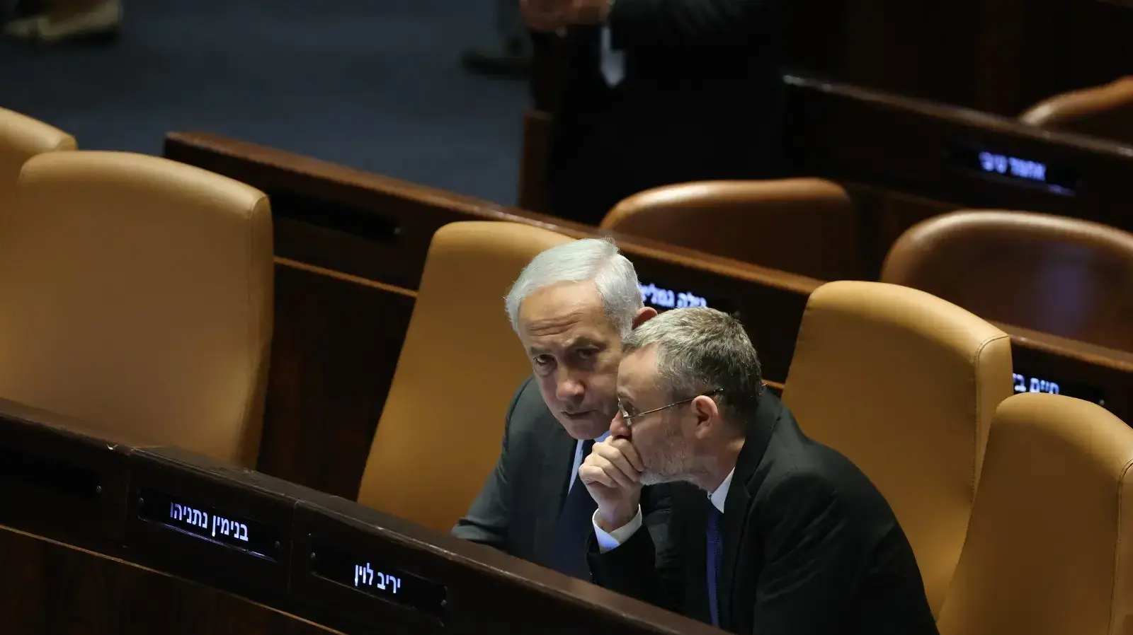 ראש הממשלה בנימין נתניהו ושר המשפטים יריב לוין בדיון במליאת הכנסת, 27 במרץ 2023 ראש הממשלה בנימין נתניהו ושר המשפטים יריב לוין בדיון במליאת הכנסת, 27 במרץ 2023