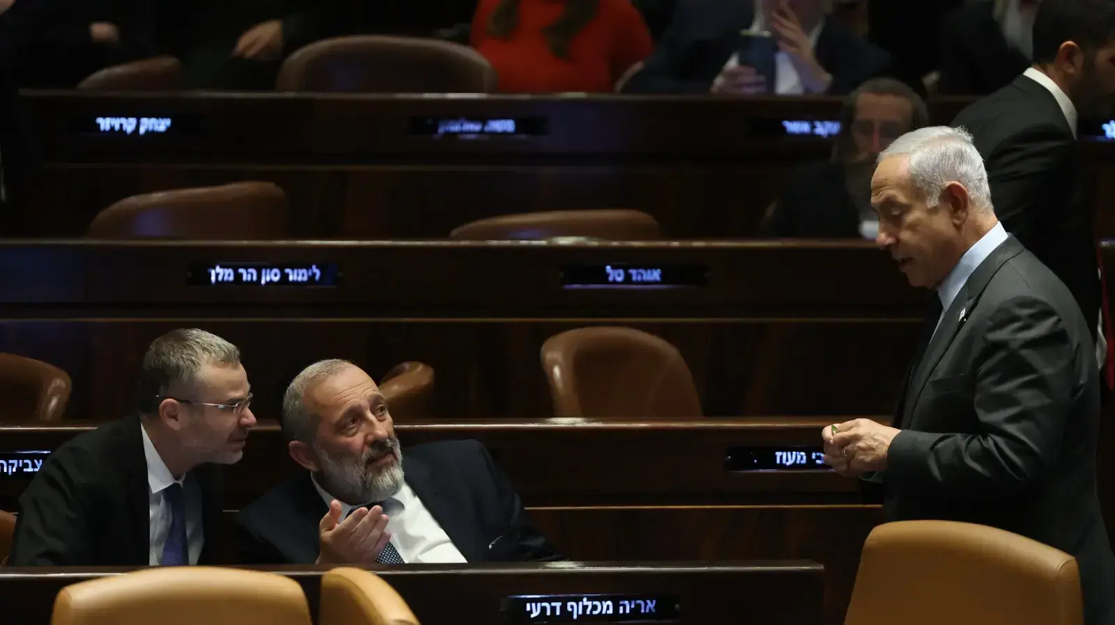 ראש הממשלה בנימין נתניהו ושר המשפטים יריב לוין, אריה דרעי, בדיון במליאת הכנסת, 27 במרץ 2023 ראש הממשלה בנימין נתניהו ושר המשפטים יריב לוין, אריה דרעי, בדיון במליאת הכנסת, 27 במרץ 2023