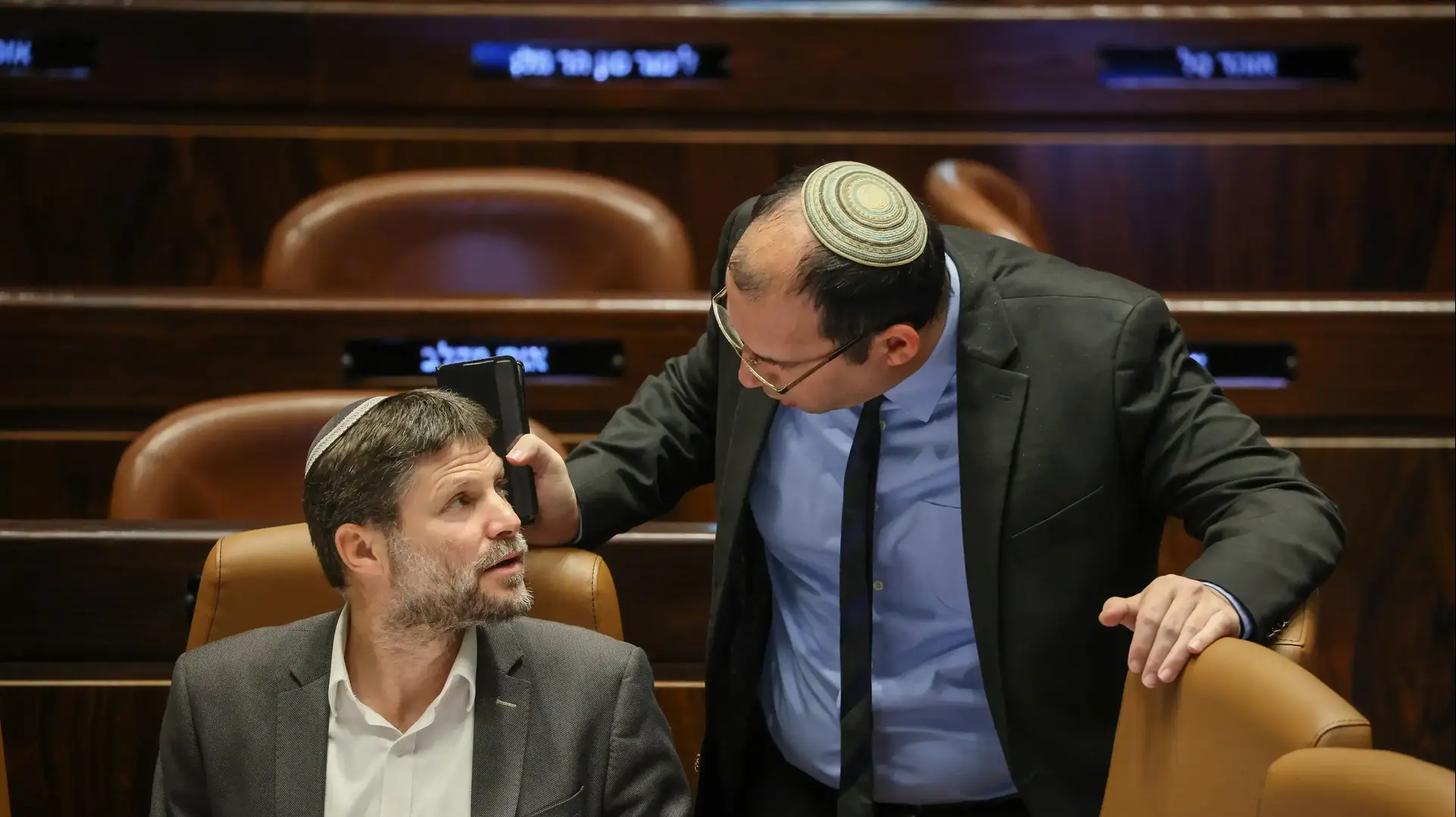שמחה רוטמן, בצלאל סמוטריץ', הצבעה במליאת הכנסת, 17 במרץ 2023 שמחה רוטמן, בצלאל סמוטריץ', הצבעה במליאת הכנסת, 17 במרץ 2023