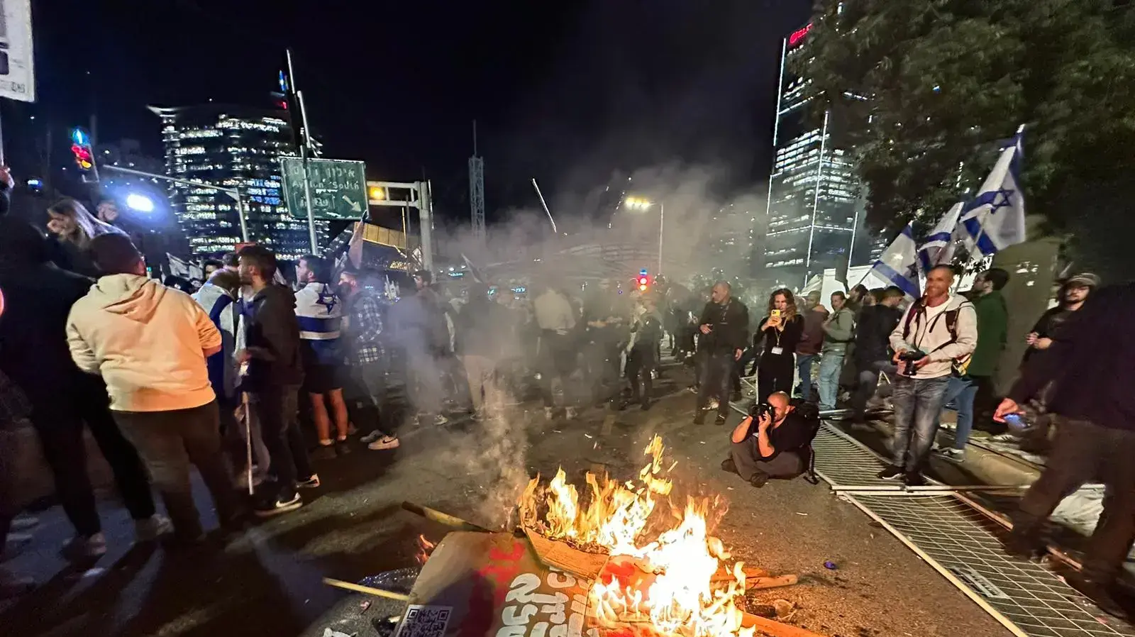 הפגנה בעד ונגד המהפכה המשפטית,קפלן תל אביב, 27 במרץ 2023 הפגנה בעד ונגד המהפכה המשפטית,קפלן תל אביב, 27 במרץ 2023