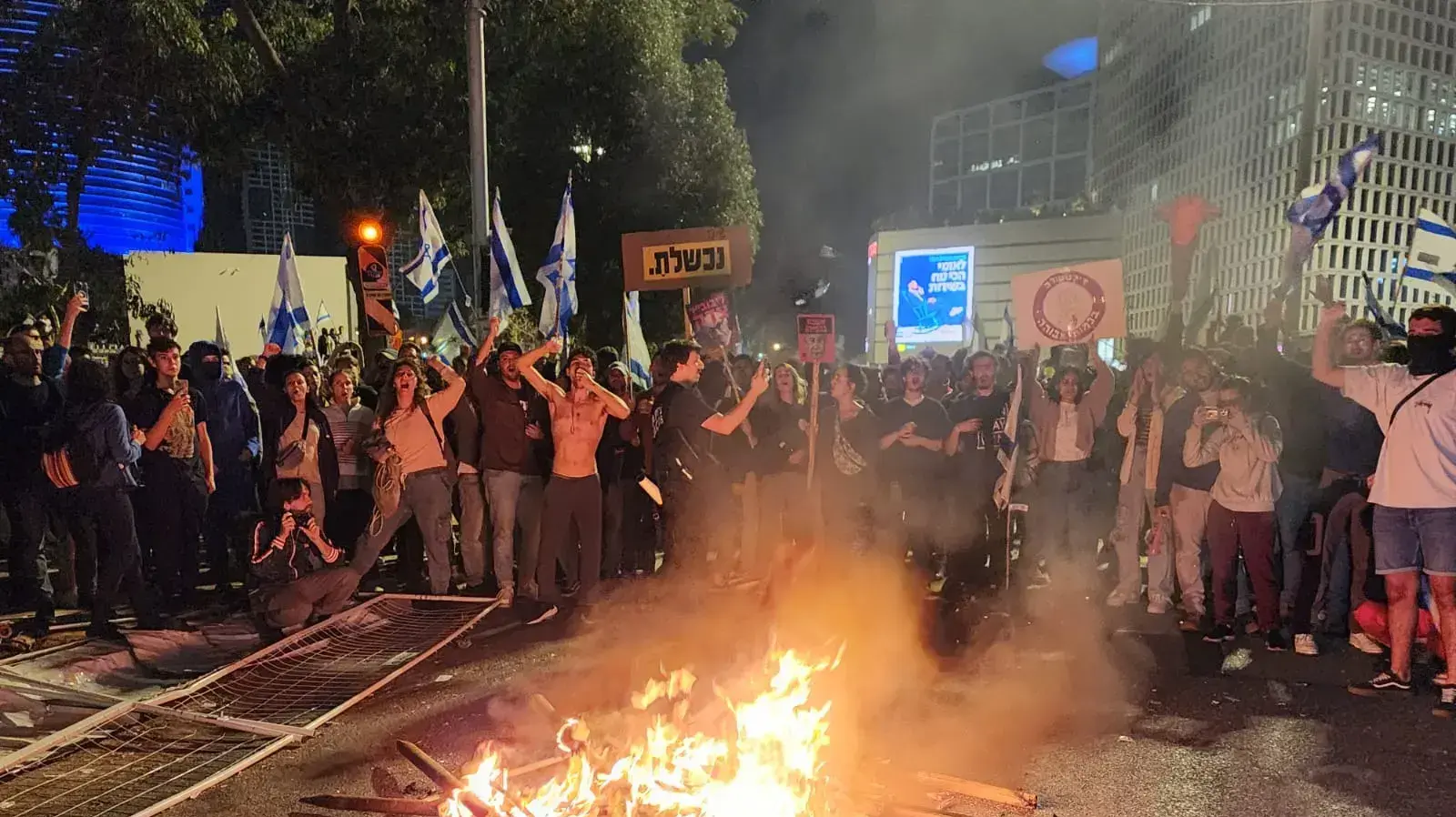 הפגנה בעד ונגד המהפכה המשפטית,קפלן תל אביב, 27 במרץ 2023 הפגנה בעד ונגד המהפכה המשפטית,קפלן תל אביב, 27 במרץ 2023