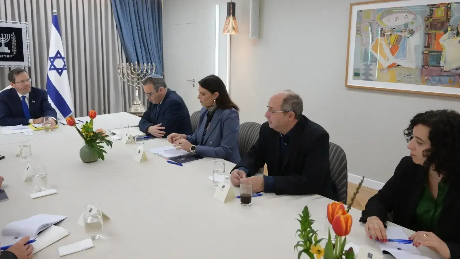 הרצוג עם נציגי האופוזיציה בשיחות על המהפכה המשפטית. 29 במרץ 2023 הרצוג עם נציגי האופוזיציה בשיחות על המהפכה המשפטית. 29 במרץ 2023