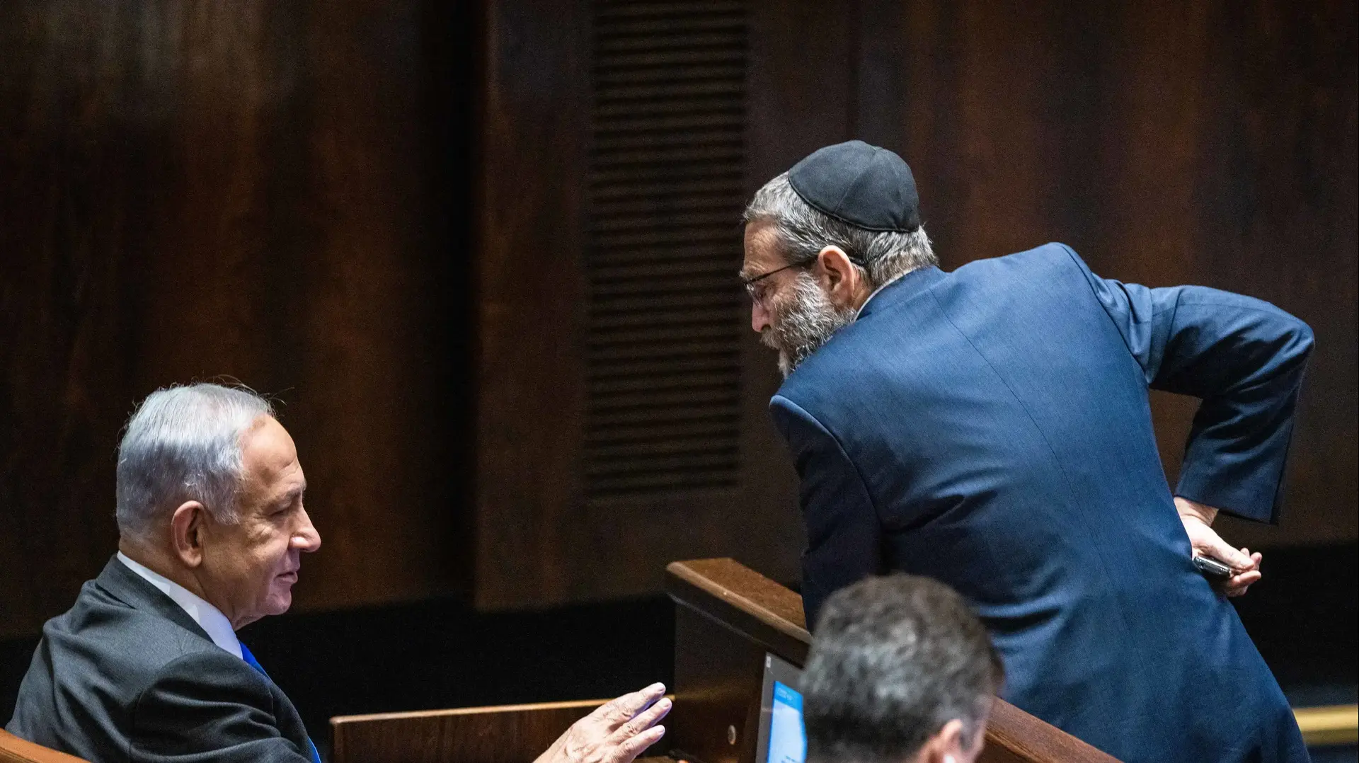 ראש הממשלה בנימין נתניהו וח"כ משה גפני בכנסת