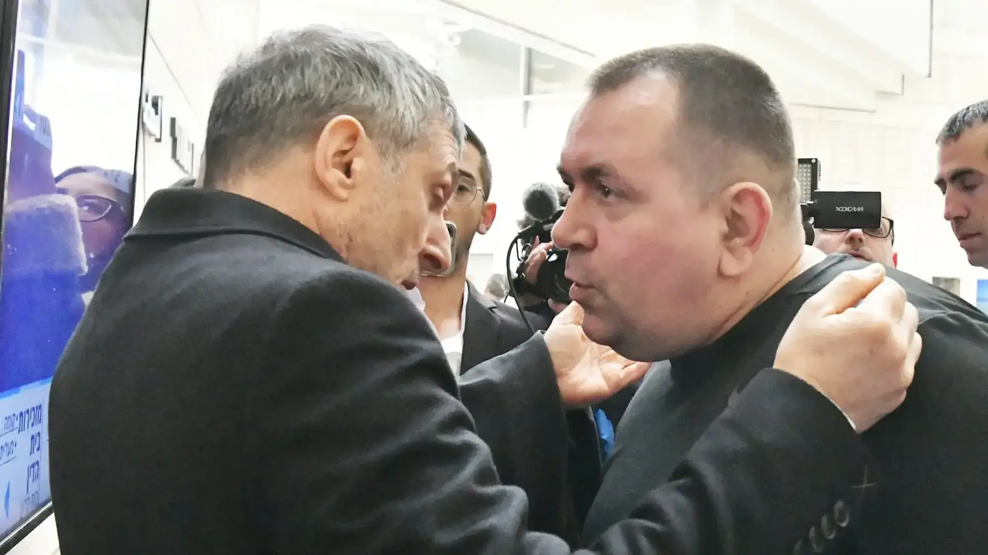 רומן זדורוב ועורך דינו ירום הלוי בהכרעת הדין במשפט רצח תאיר ראדה, ביהמ"ש המחוזי נצרת, 30 במרץ 2023 רומן זדורוב ועורך דינו ירום הלוי בהכרעת הדין במשפט רצח תאיר ראדה, ביהמ"ש המחוזי נצרת, 30 במרץ 2023
