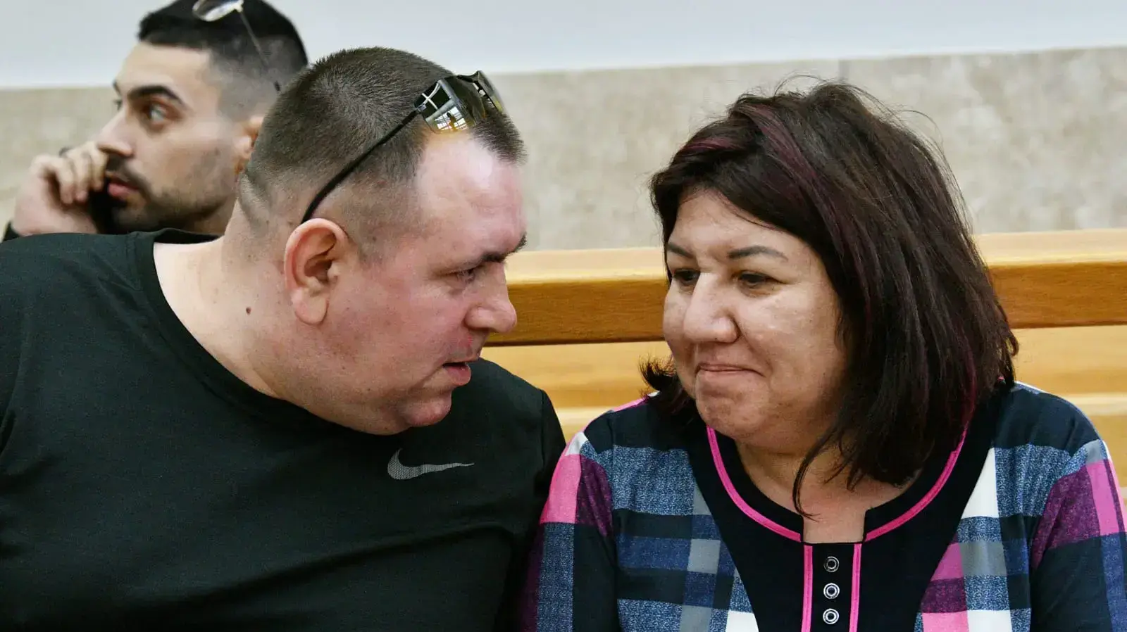רומן זדורוב ואשתו אולגה בהכרעת הדין במשפט רצח תאיר ראדה, ביהמ"ש המחוזי נצרת, 30 במרץ 2023 רומן זדורוב ואשתו אולגה בהכרעת הדין במשפט רצח תאיר ראדה, ביהמ"ש המחוזי נצרת, 30 במרץ 2023