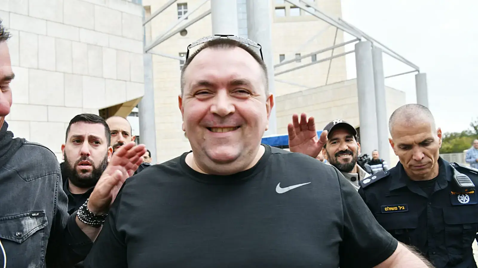 רומן זדורוב לאחר הכרעת הדין במשפט רצח תאיר ראדה, ביהמ"ש המחוזי נצרת, 30 במרץ 2023 רומן זדורוב לאחר הכרעת הדין במשפט רצח תאיר ראדה, ביהמ"ש המחוזי נצרת, 30 במרץ 2023