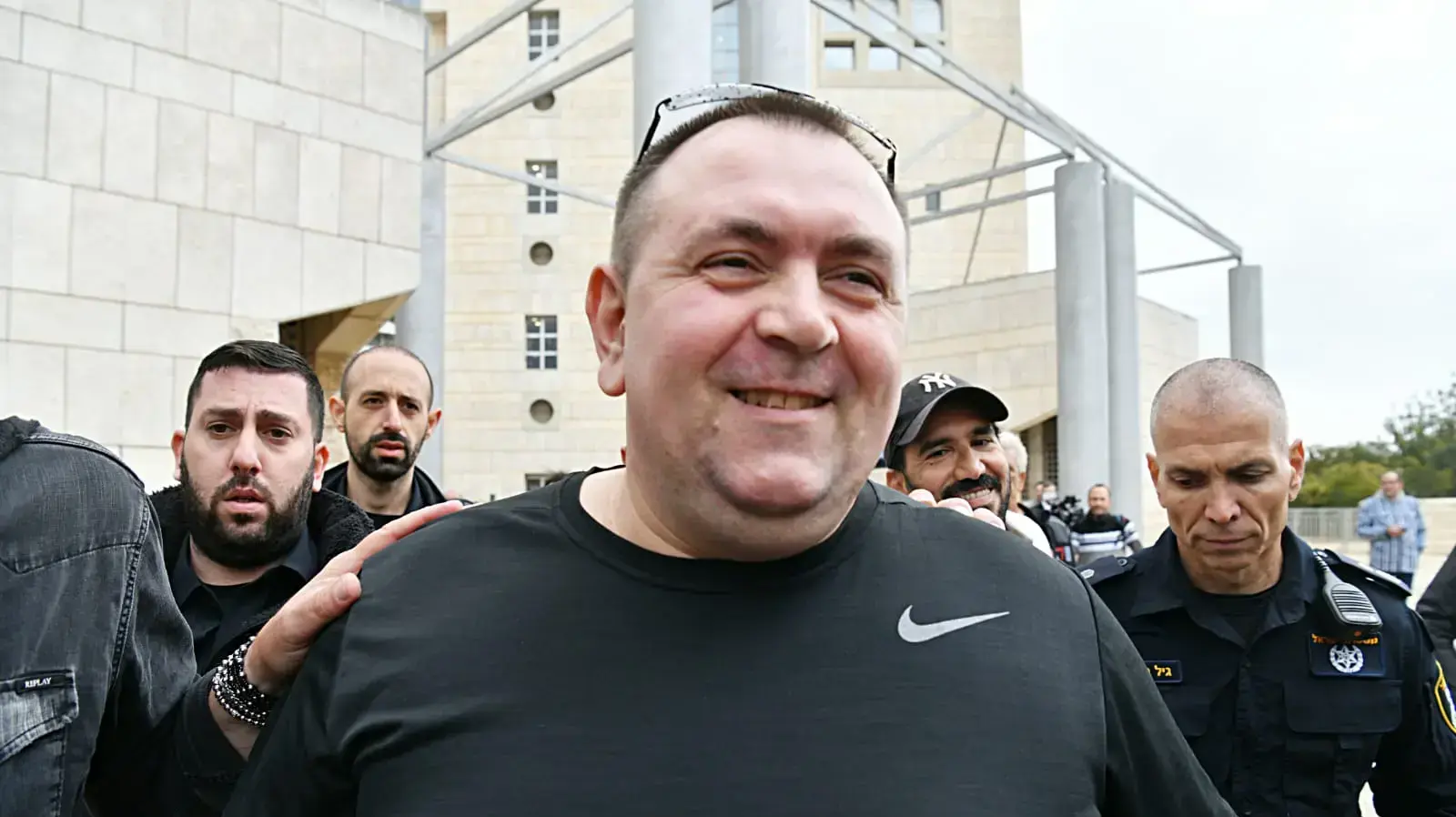 רומן זדורוב לאחר הכרעת הדין במשפט רצח תאיר ראדה, ביהמ"ש המחוזי נצרת, 30 במרץ 2023 רומן זדורוב לאחר הכרעת הדין במשפט רצח תאיר ראדה, ביהמ"ש המחוזי נצרת, 30 במרץ 2023