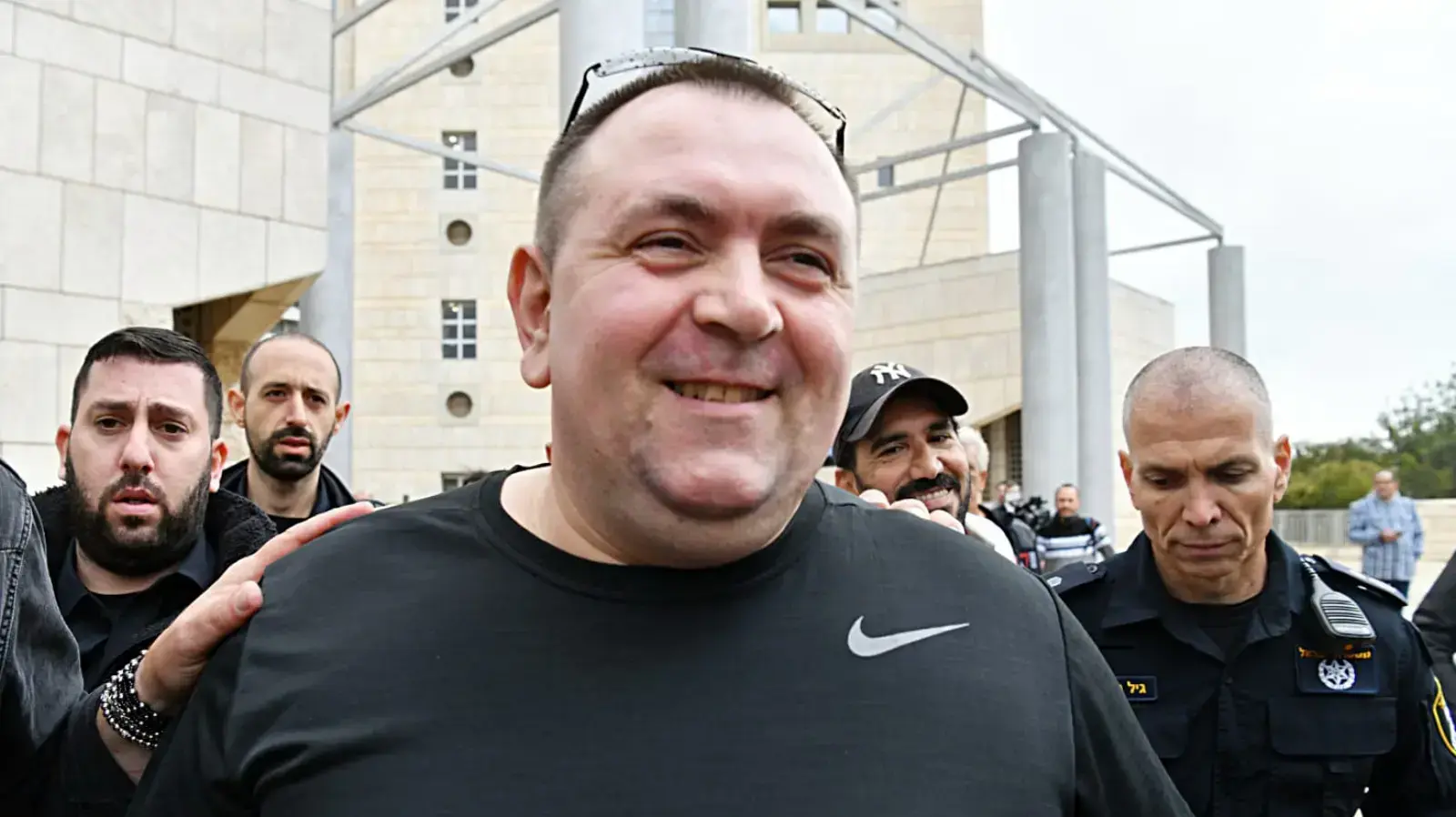 רומן זדורוב לאחר הכרעת הדין במשפט רצח תאיר ראדה, ביהמ"ש המחוזי נצרת, 30 במרץ 2023 רומן זדורוב לאחר הכרעת הדין במשפט רצח תאיר ראדה, ביהמ"ש המחוזי נצרת, 30 במרץ 2023