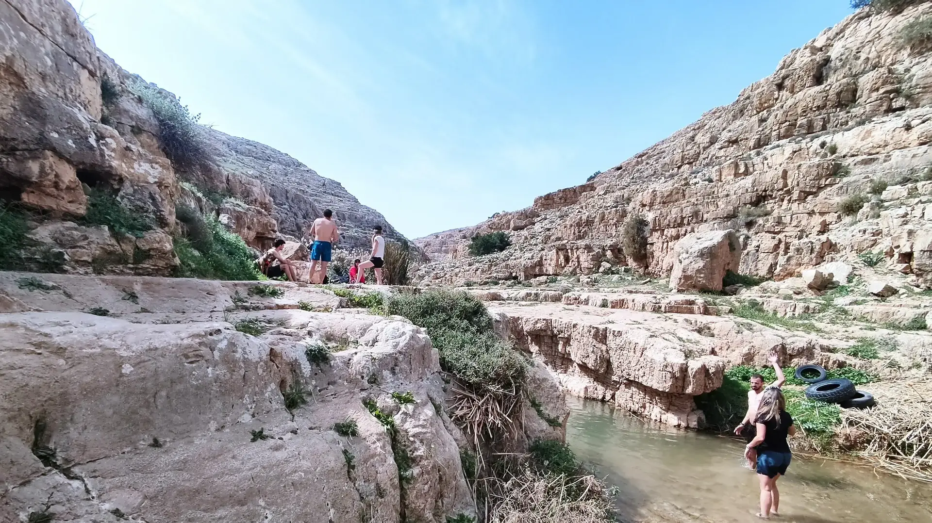 טיול מים בנחל פרת טיול מים בנחל פרת