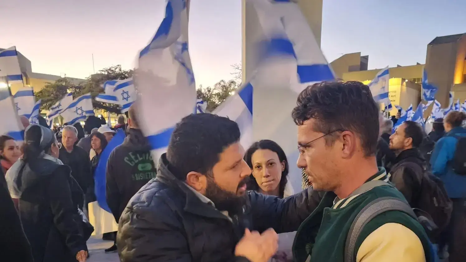 הפגנת תומכי המהפכה המשפטית, מוזיאון תל אביב. 30 במרץ 2023 הפגנת תומכי המהפכה המשפטית, מוזיאון תל אביב. 30 במרץ 2023