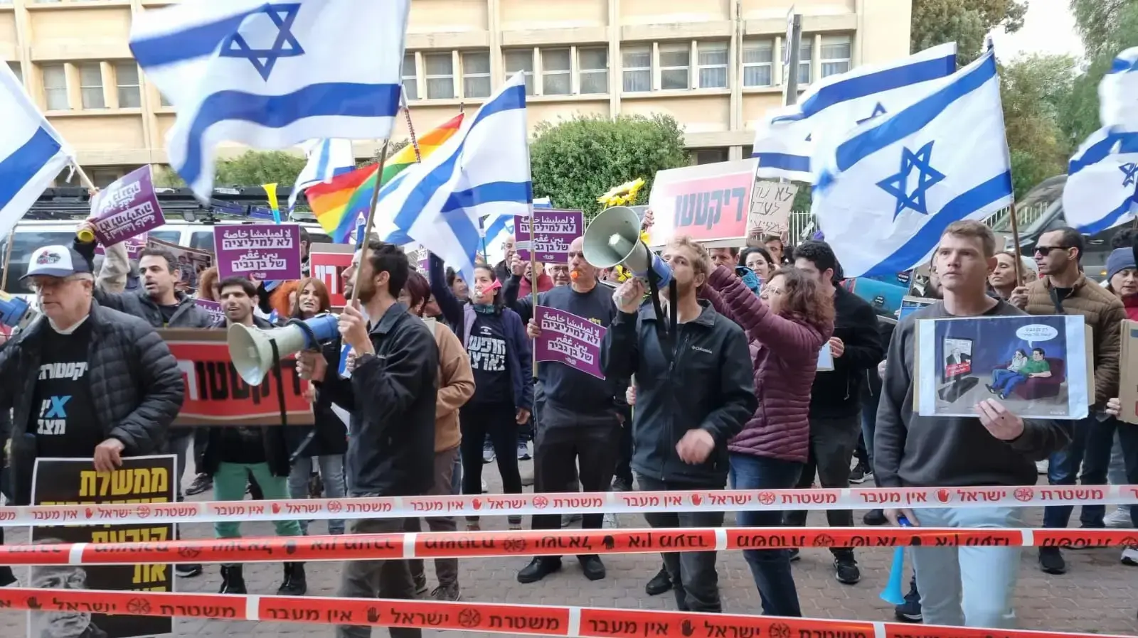 הפגנה נגד המהפכה המשפטית מחוץ להרמת כוסית בראשות איתמר בן גביר.באר שבע,  30 במרץ 2023